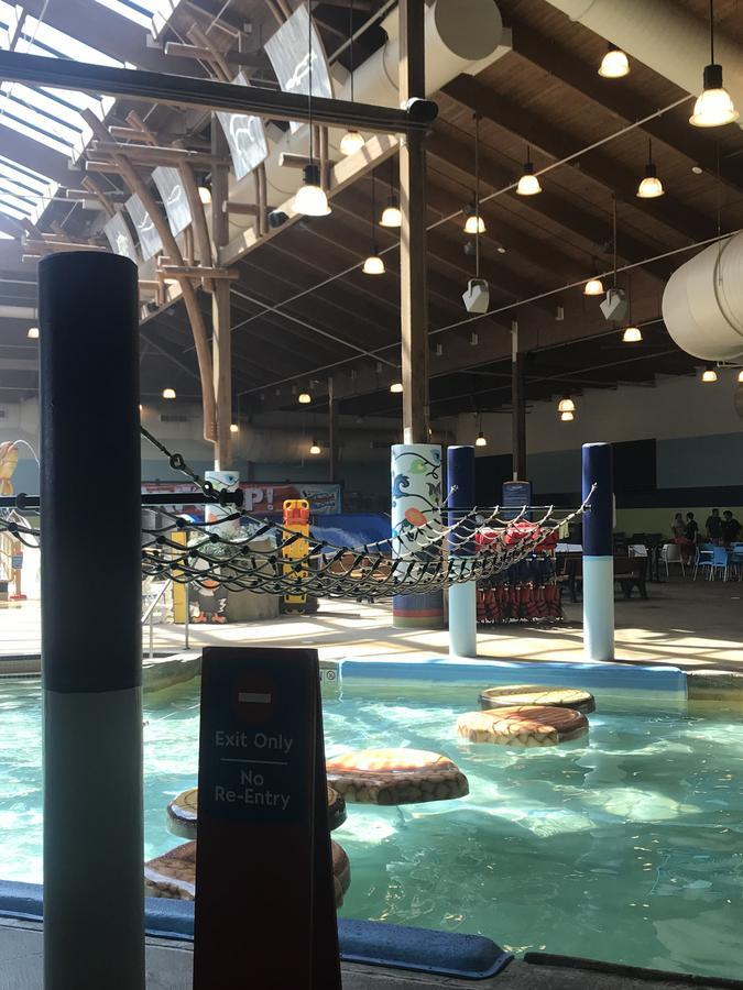 Soaring Eagle Waterpark And Hotel Mount Pleasant Exteriör bild